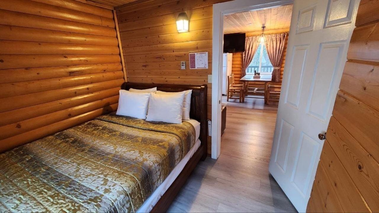 Mt. Revelstoke Alpine Chalets Eksteriør bilde